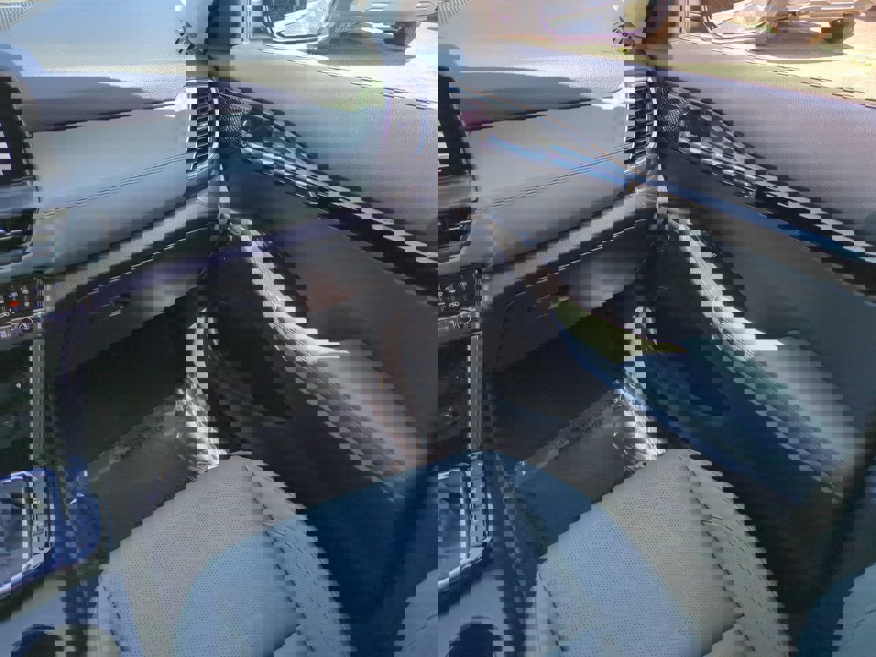 Certified 2024 Kia Seltos SX w/ SX Sunroof Package image 17