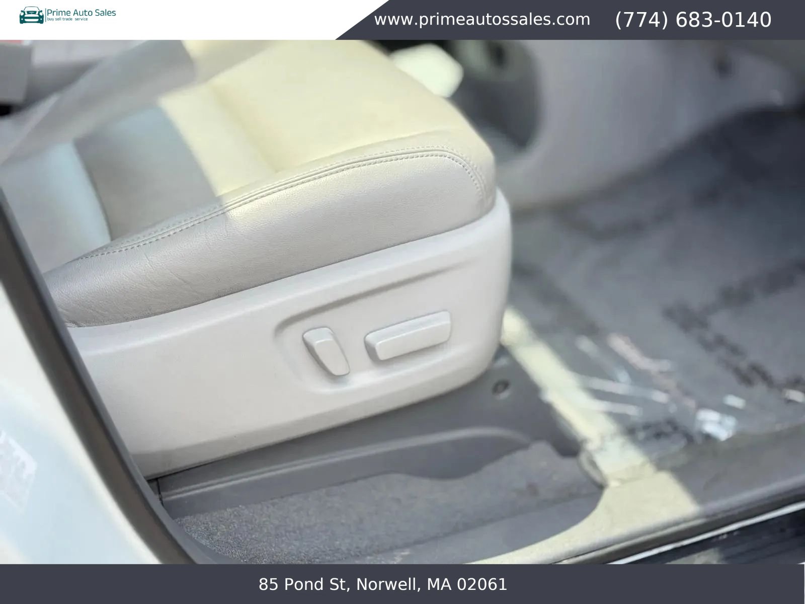 Used 2019 Toyota Sienna XLE w/ XLE Navigation Package FWD image 17