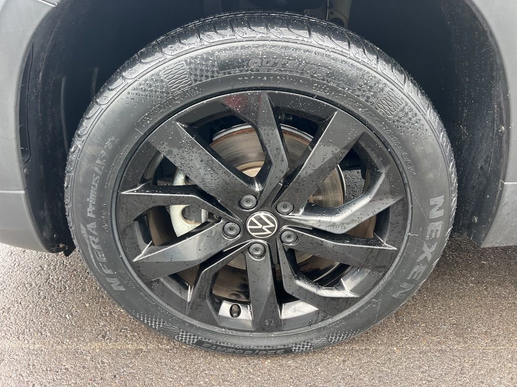 Used 2023 Volkswagen Taos SE w/ Panoramic Sunroof Package image 8