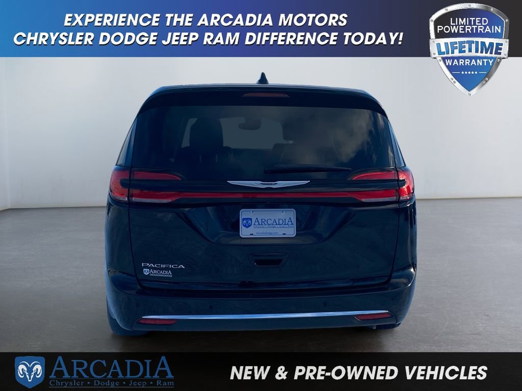 Used 2024 Chrysler Pacifica Touring-L image 4