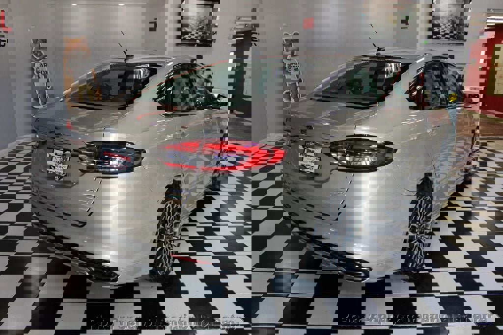 Used 2017 Ford Fusion SE image 5