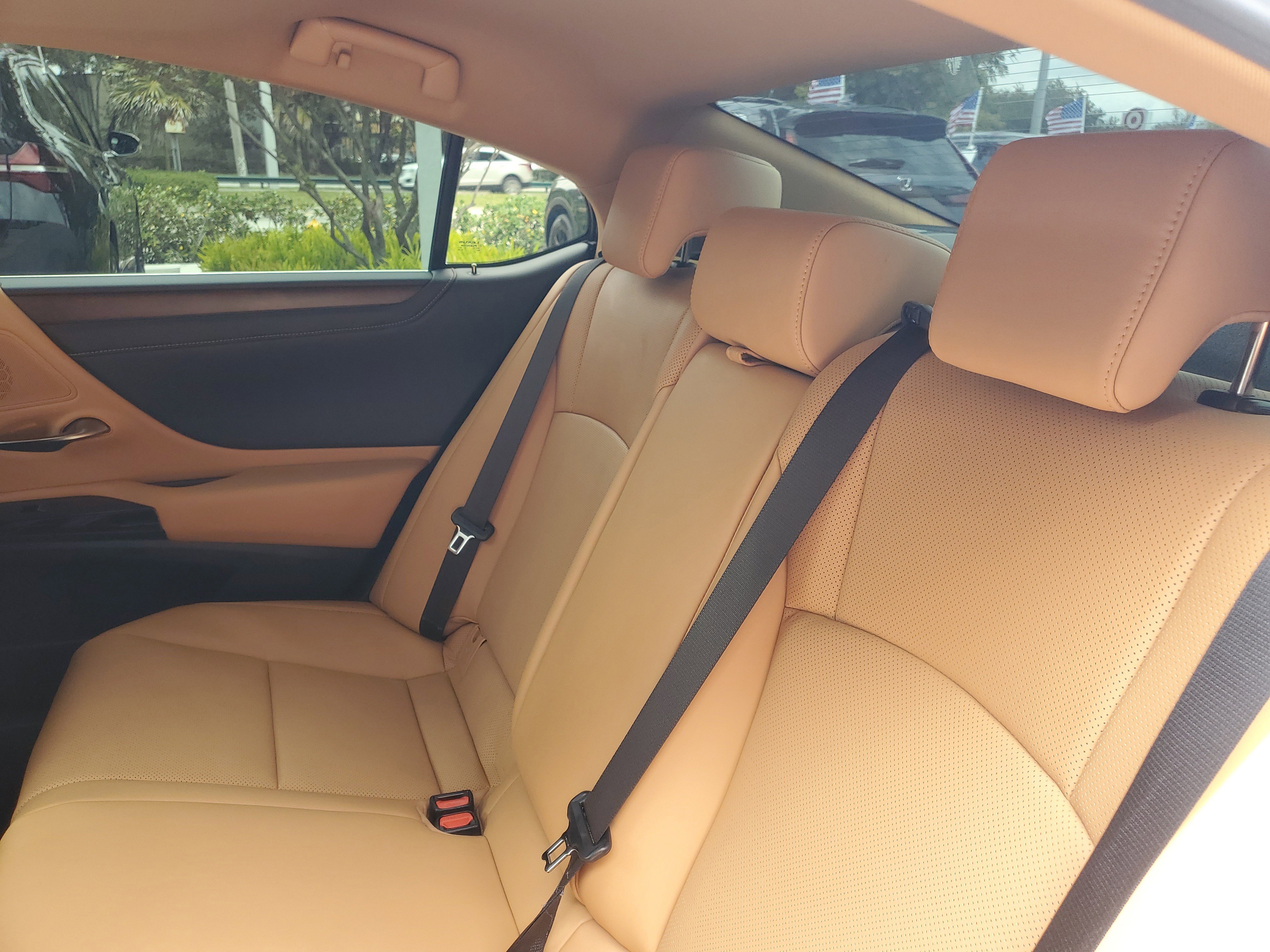 Used 2025 Lexus ES 300h w/ Premium Package FWD image 13
