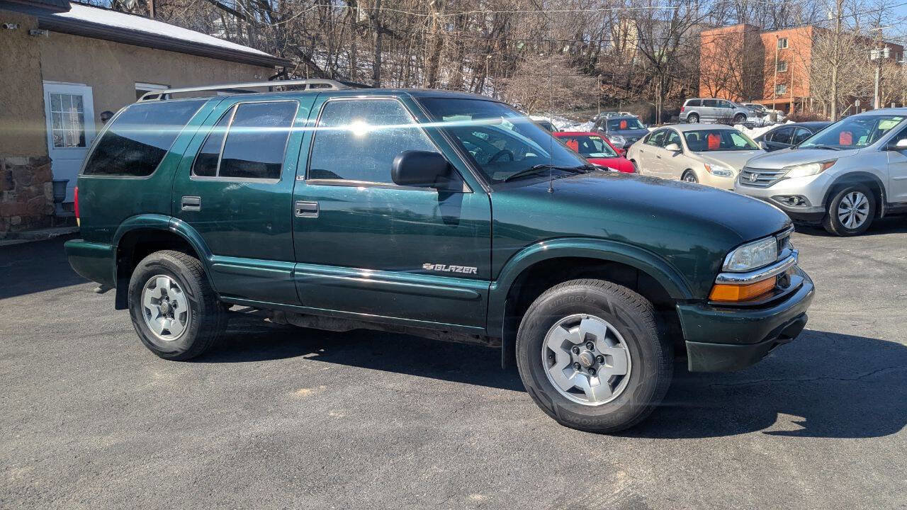Used 2002 Chevrolet Blazer LS w/ Preferred Equipment Group image 2