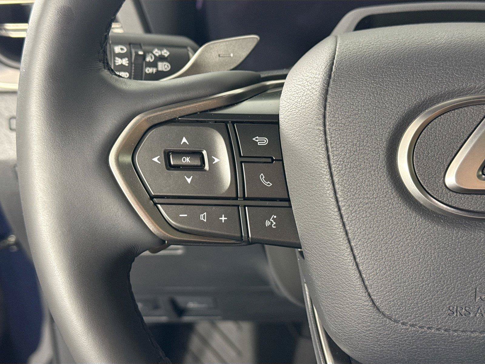 Used 2025 Lexus GX 550 w/ Accessory Package (2T) AWD/4WD image 18