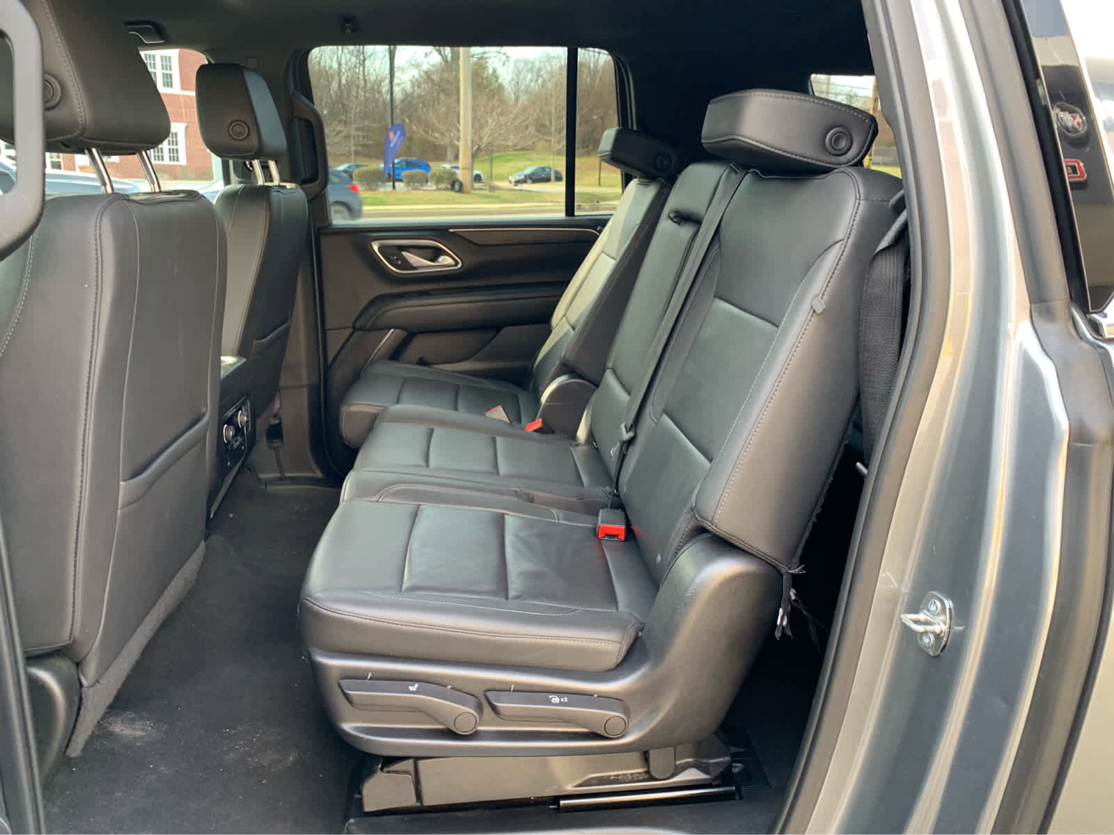 Used 2022 Chevrolet Suburban LT AWD/4WD image 24