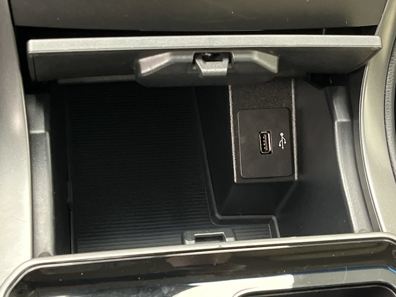 Certified 2019 Ford Edge SE w/ Cargo Accessory Package AWD/4WD image 20