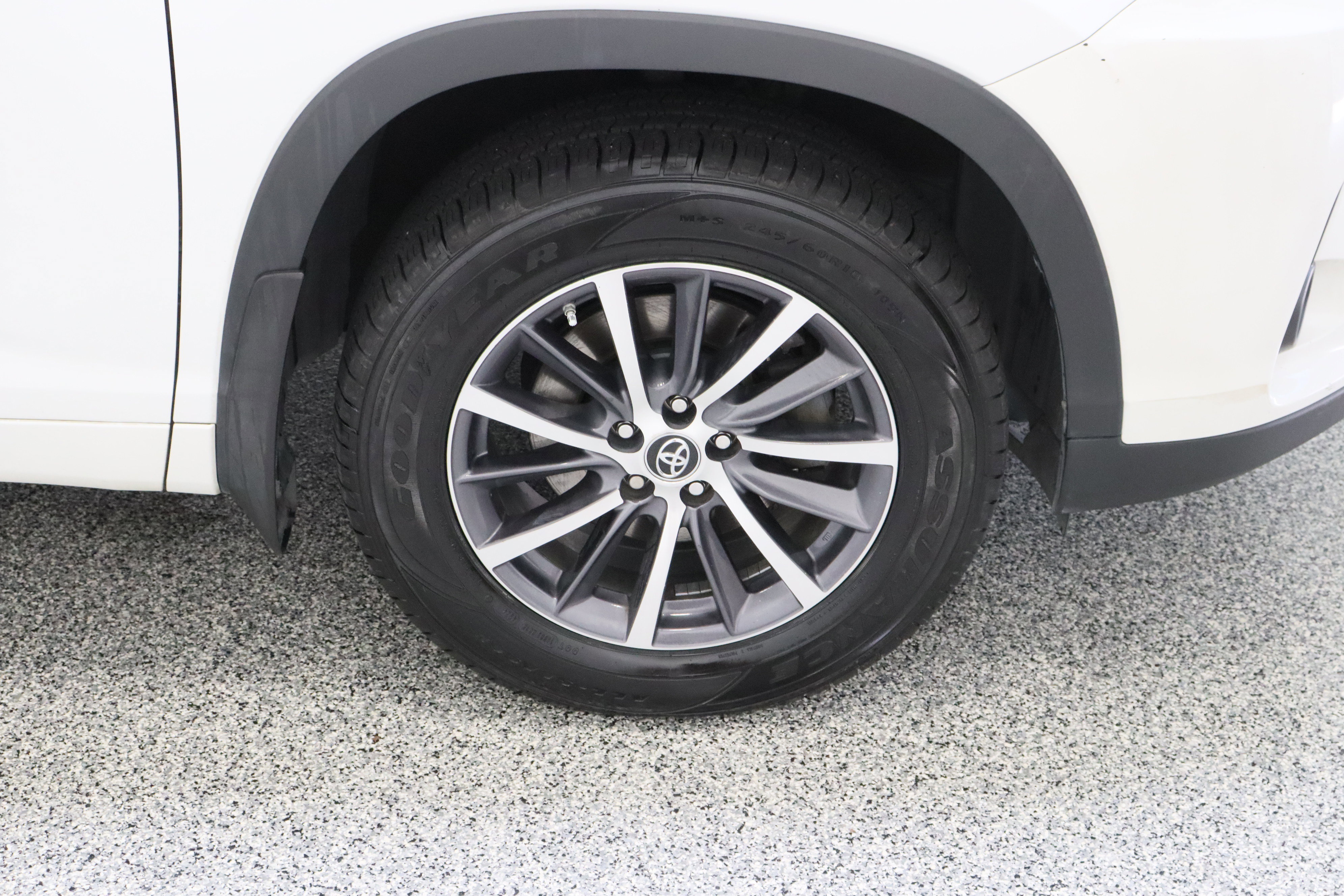 Used 2017 Toyota Highlander XLE AWD/4WD image 5