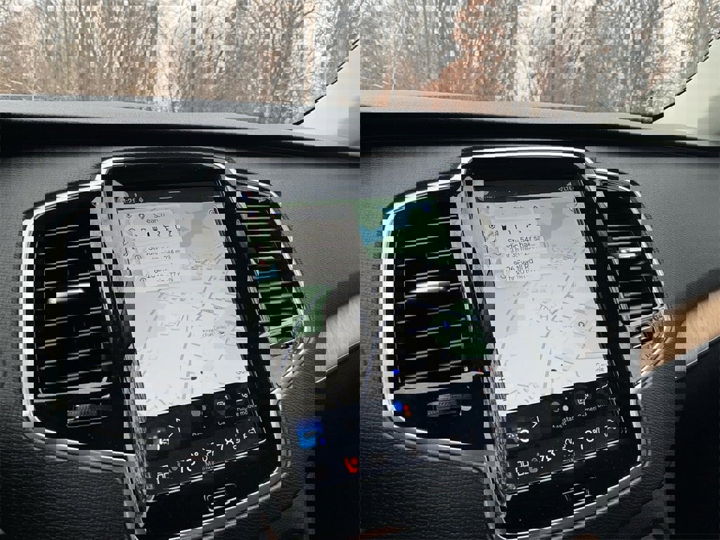 Certified 2025 Volvo XC90 B6 Plus image 19