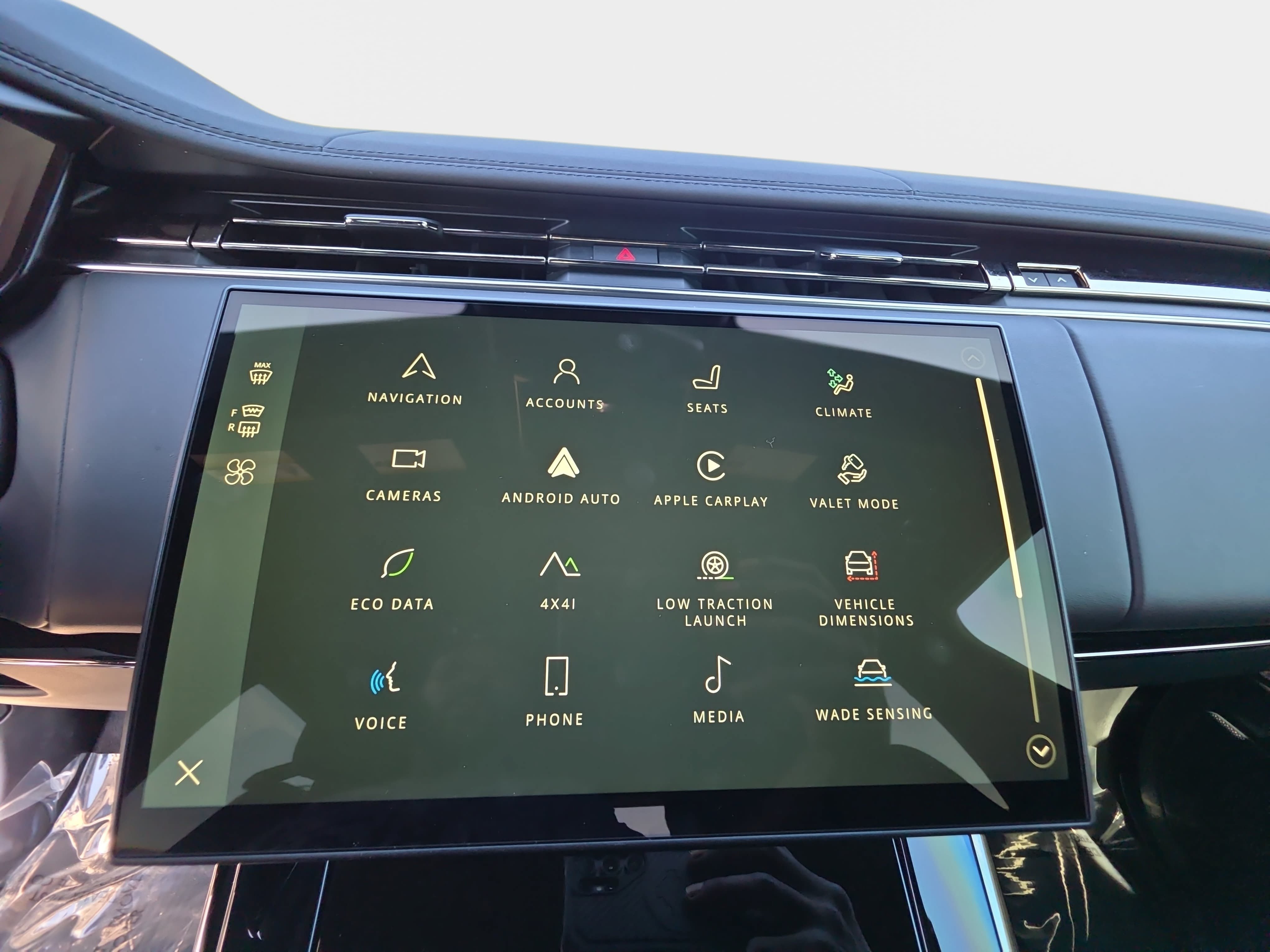 Certified 2025 Land Rover Range Rover Sport SE AWD/4WD image 22