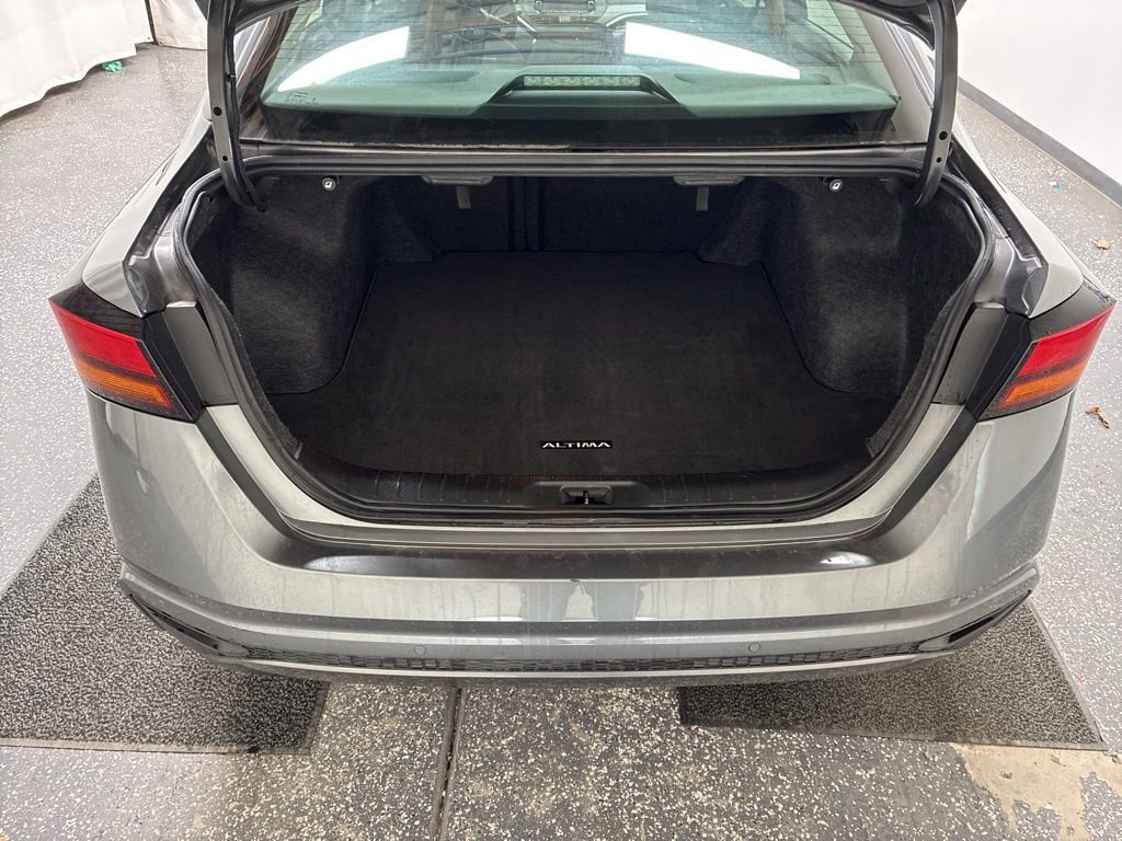 Used 2024 Nissan Altima 2.5 SV image 6