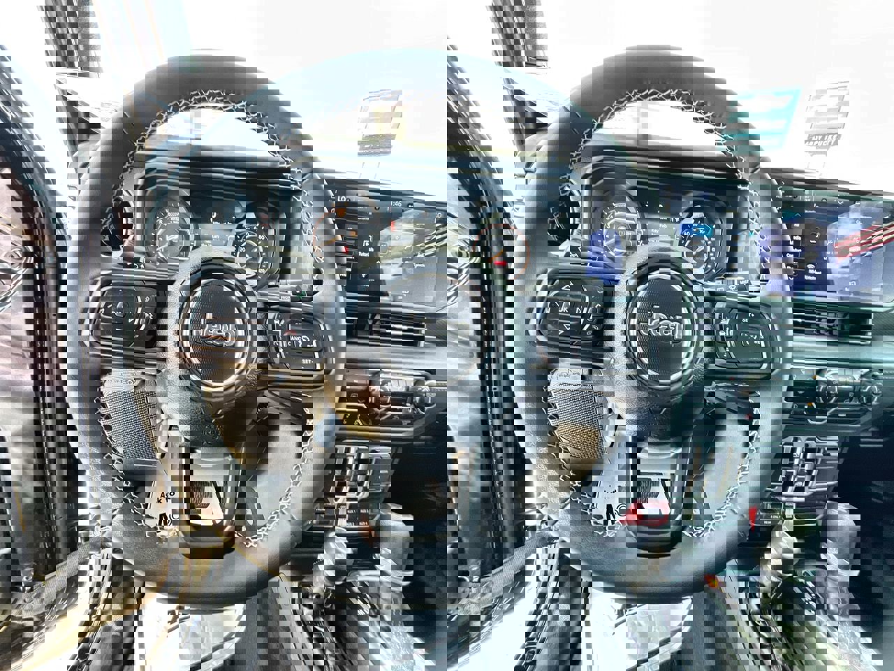 Used 2025 Jeep Wrangler Unlimited Rubicon image 11