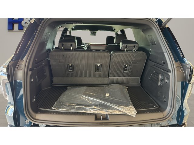 New 2027 Chevrolet Traverse RS w/ LPO, Floor Liner Package AWD/4WD image 17