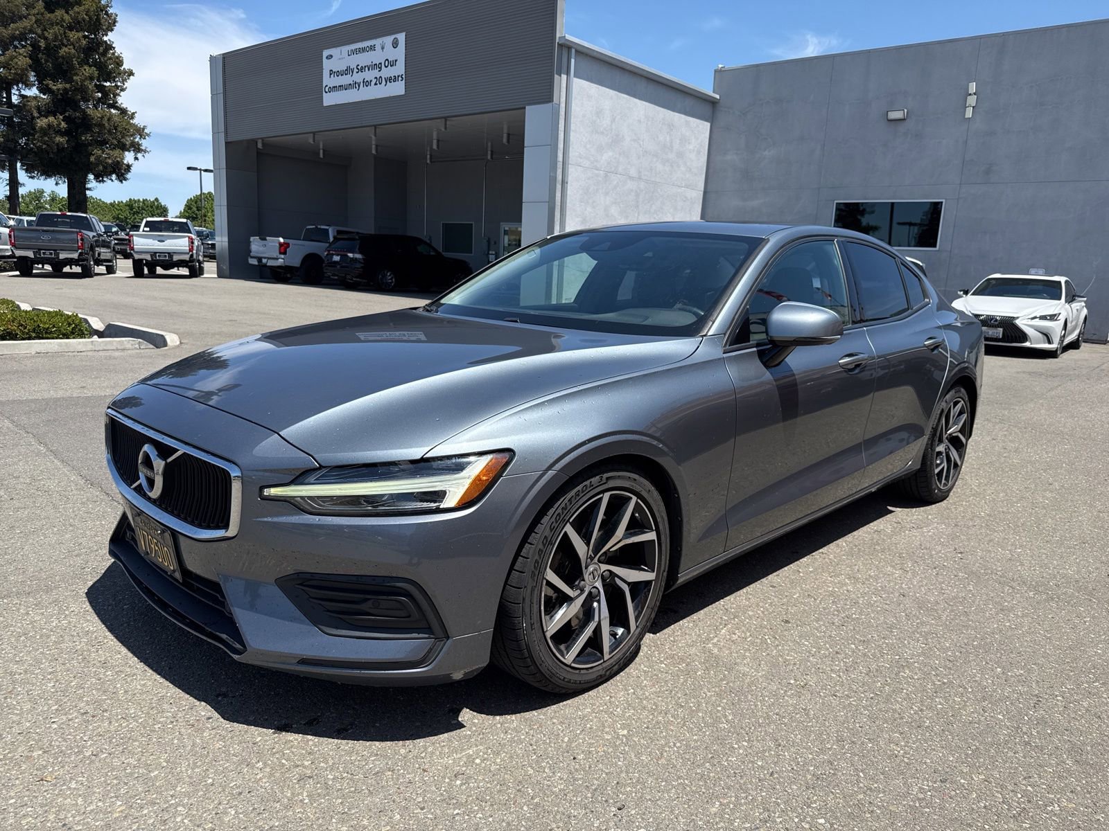 Used 2019 Volvo S60 T6 Momentum w/ Premium Package