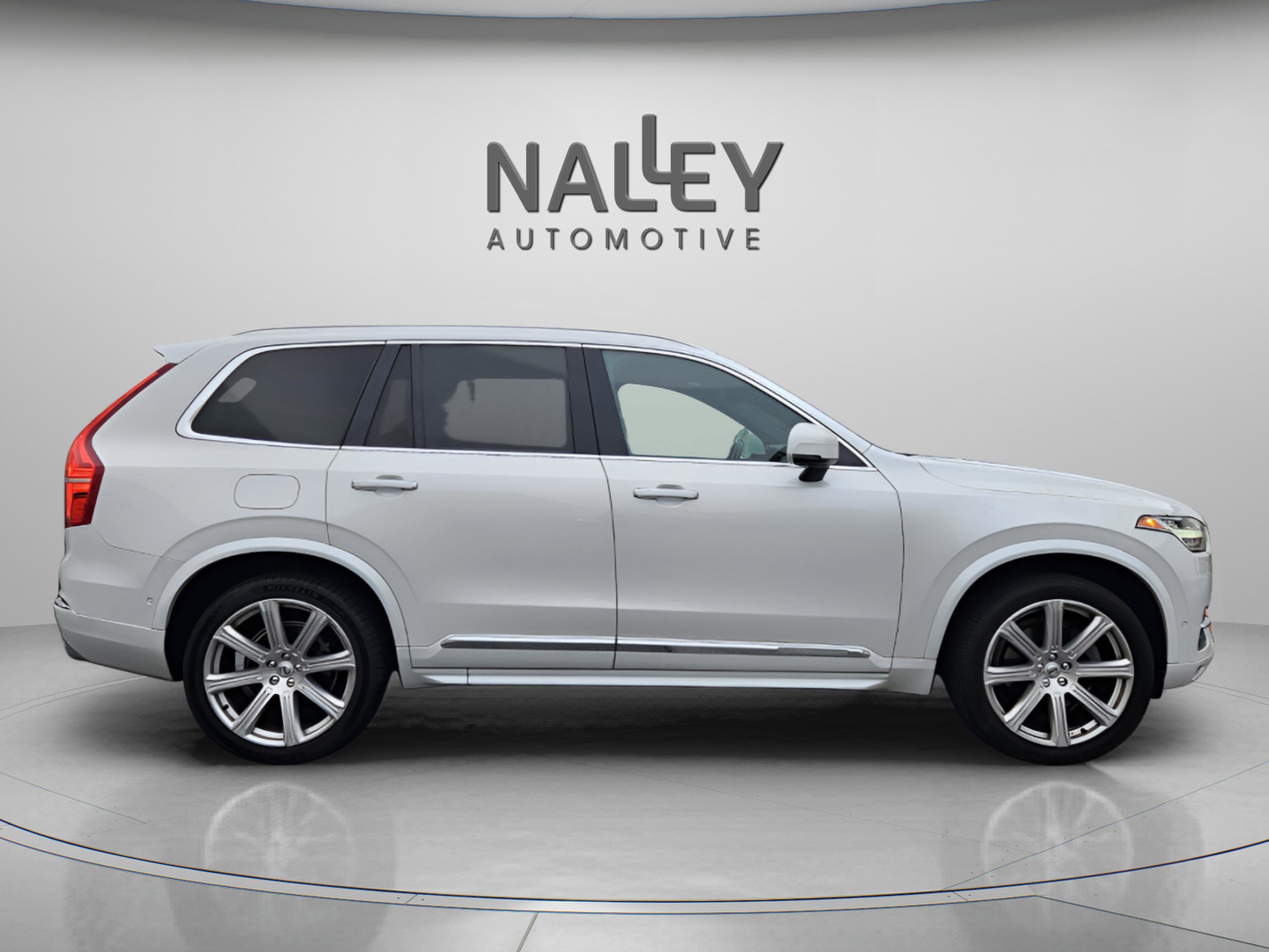 Used 2017 Volvo XC90 T6 Inscription w/ Vision Package image 4