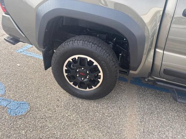 Used 2024 Toyota Tacoma TRD Off-Road w/ TRD Off Road Upgrade Package AWD/4WD image 4