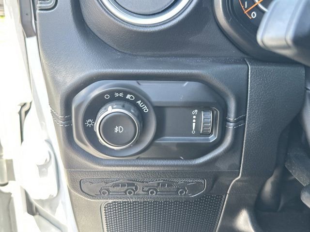 Certified 2024 Jeep Wrangler Unlimited Sahara w/ Technology Group AWD/4WD image 26