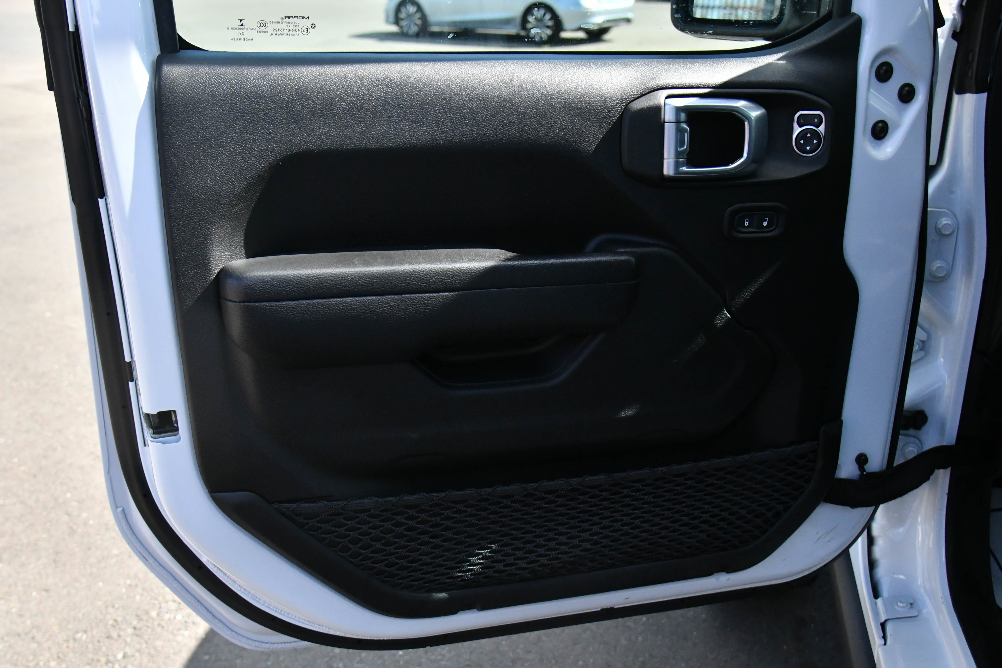 Used 2023 Jeep Wrangler Unlimited Rubicon 4xe w/ Steel Bumper Group image 17