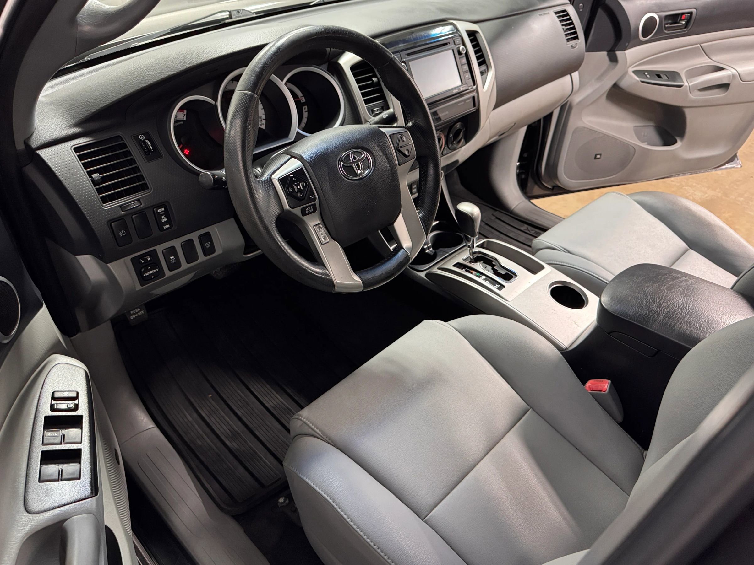 Used 2015 Toyota Tacoma 4x4 Double Cab w/ Limited Package image 19