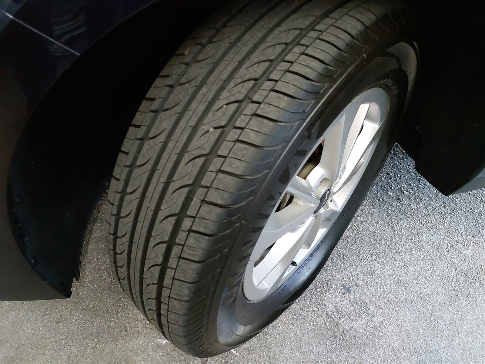 Used 2024 Kia Carnival LX image 38