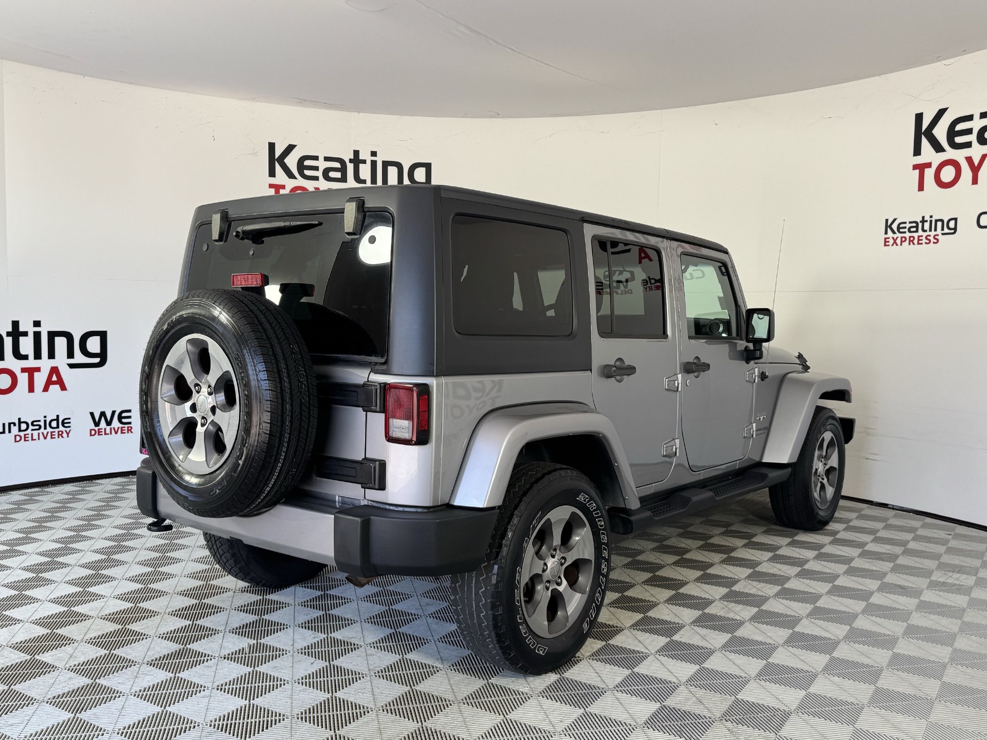 Used 2018 Jeep Wrangler Unlimited Sahara AWD/4WD image 5