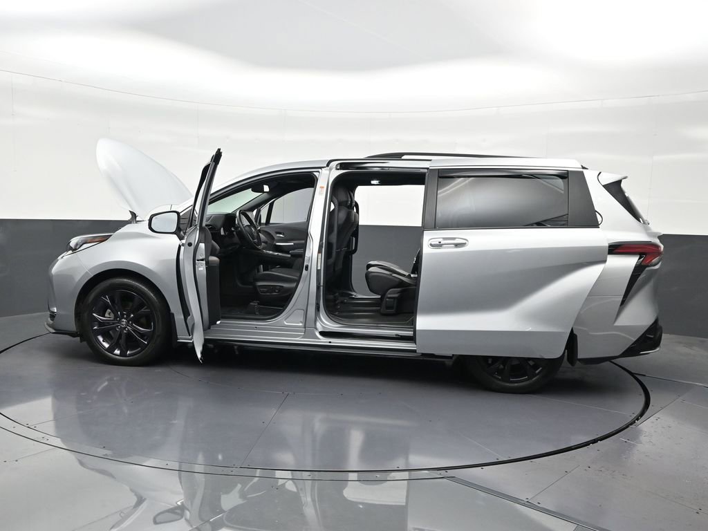 Used 2024 Toyota Sienna XSE w/ XSE Plus Package FWD image 36