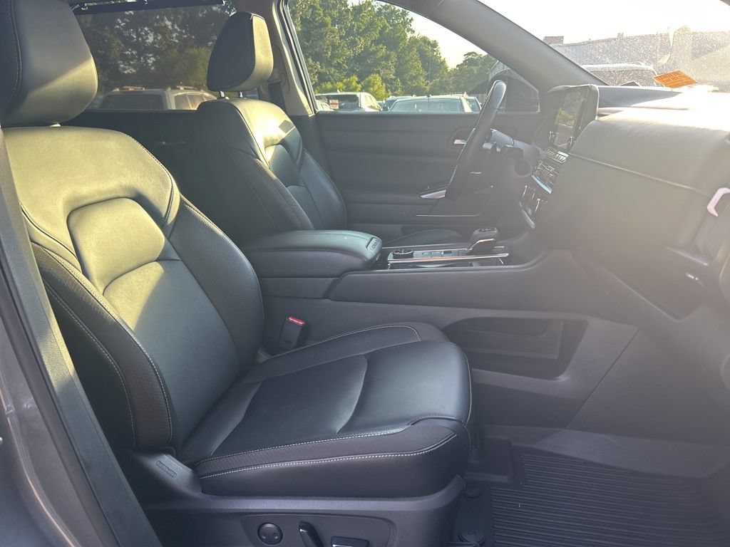 Used 2023 Nissan Pathfinder SL AWD/4WD image 27