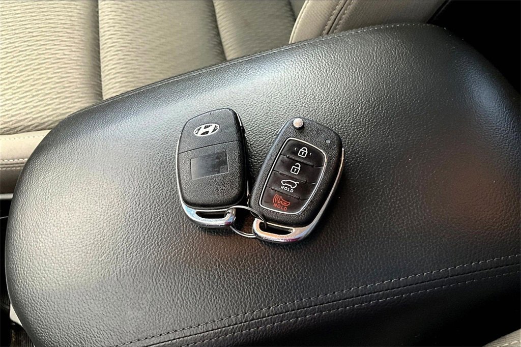 Used 2018 Hyundai Santa Fe SE w/ Cargo Package image 36