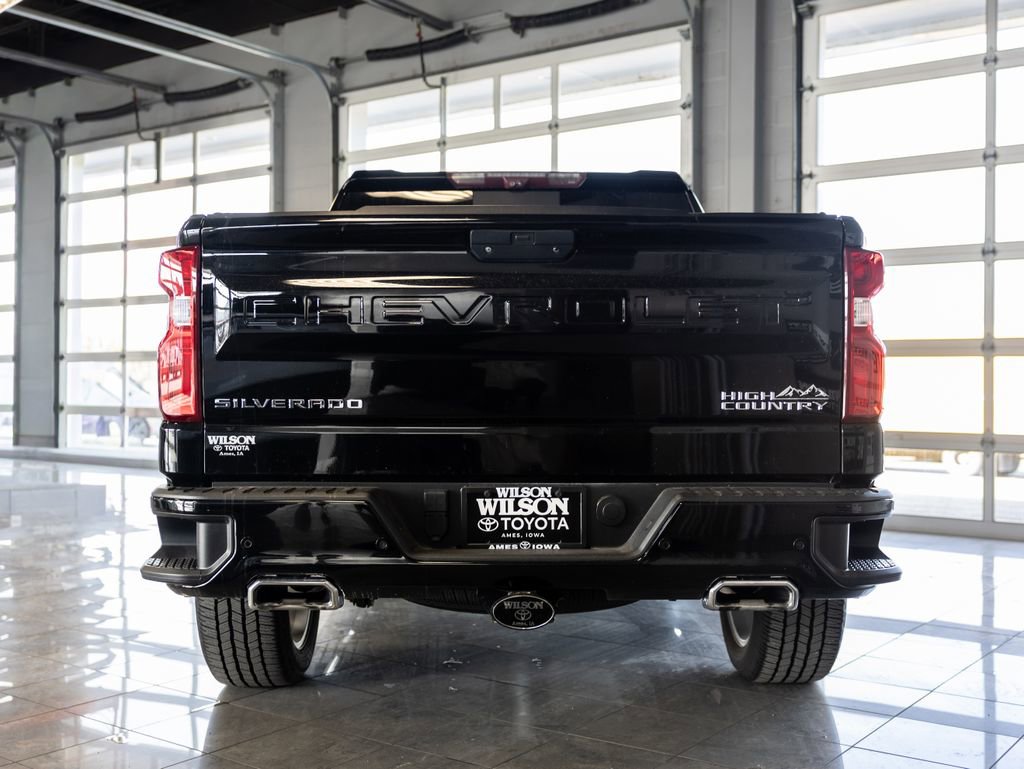 Used 2020 Chevrolet Silverado 1500 High Country w/ Technology Package AWD/4WD image 3