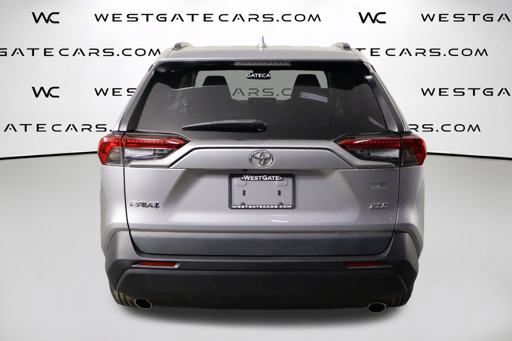 Used 2021 Toyota RAV4 XLE w/ Convenience Package FWD image 4