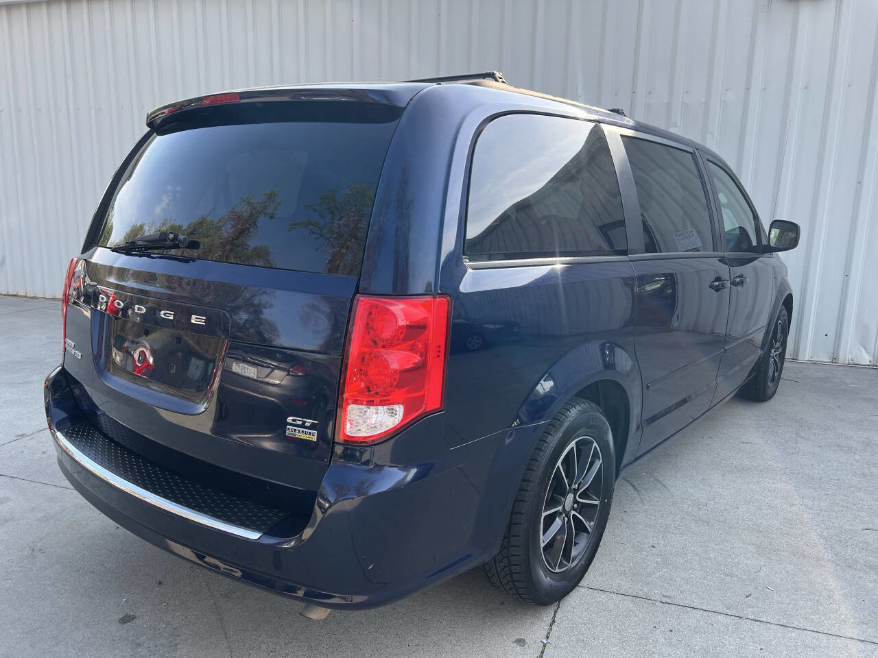 Used 2017 Dodge Grand Caravan GT image 3