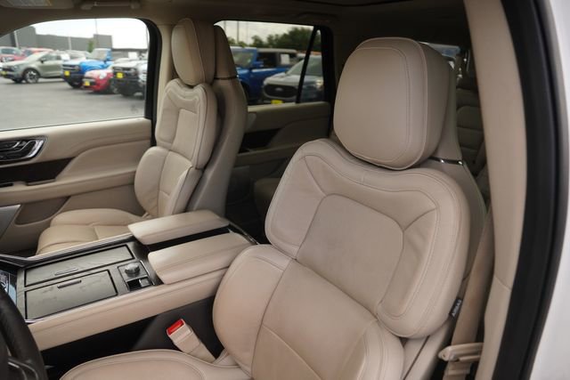 Used 2019 Lincoln Navigator L Reserve image 10