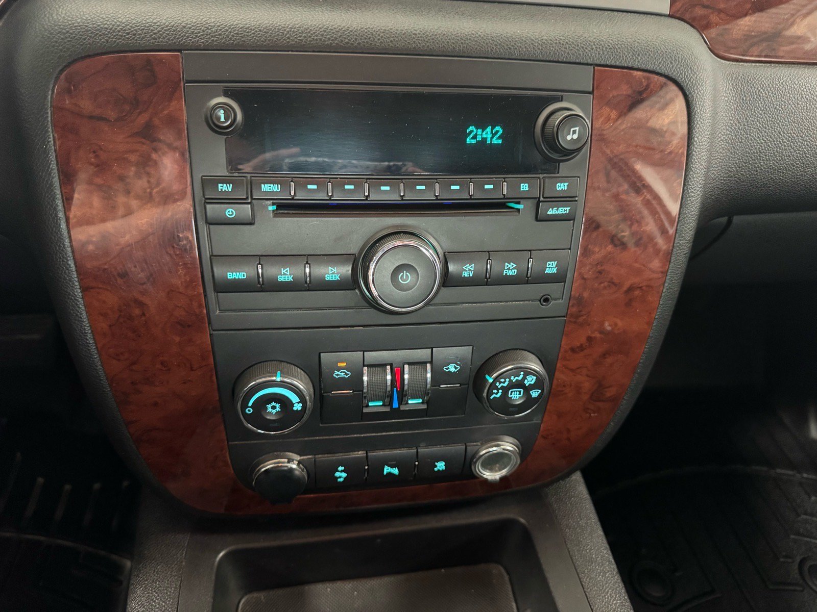 Used 2011 Chevrolet Avalanche LS w/ Convenience Package AWD/4WD image 22