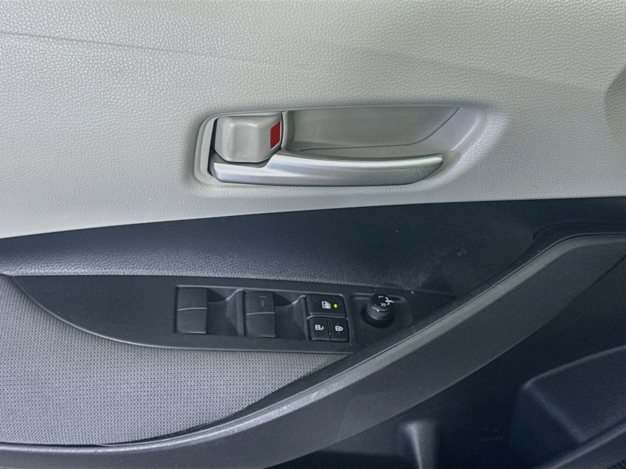 Used 2021 Toyota Corolla LE w/ LE Convenience Package FWD image 24