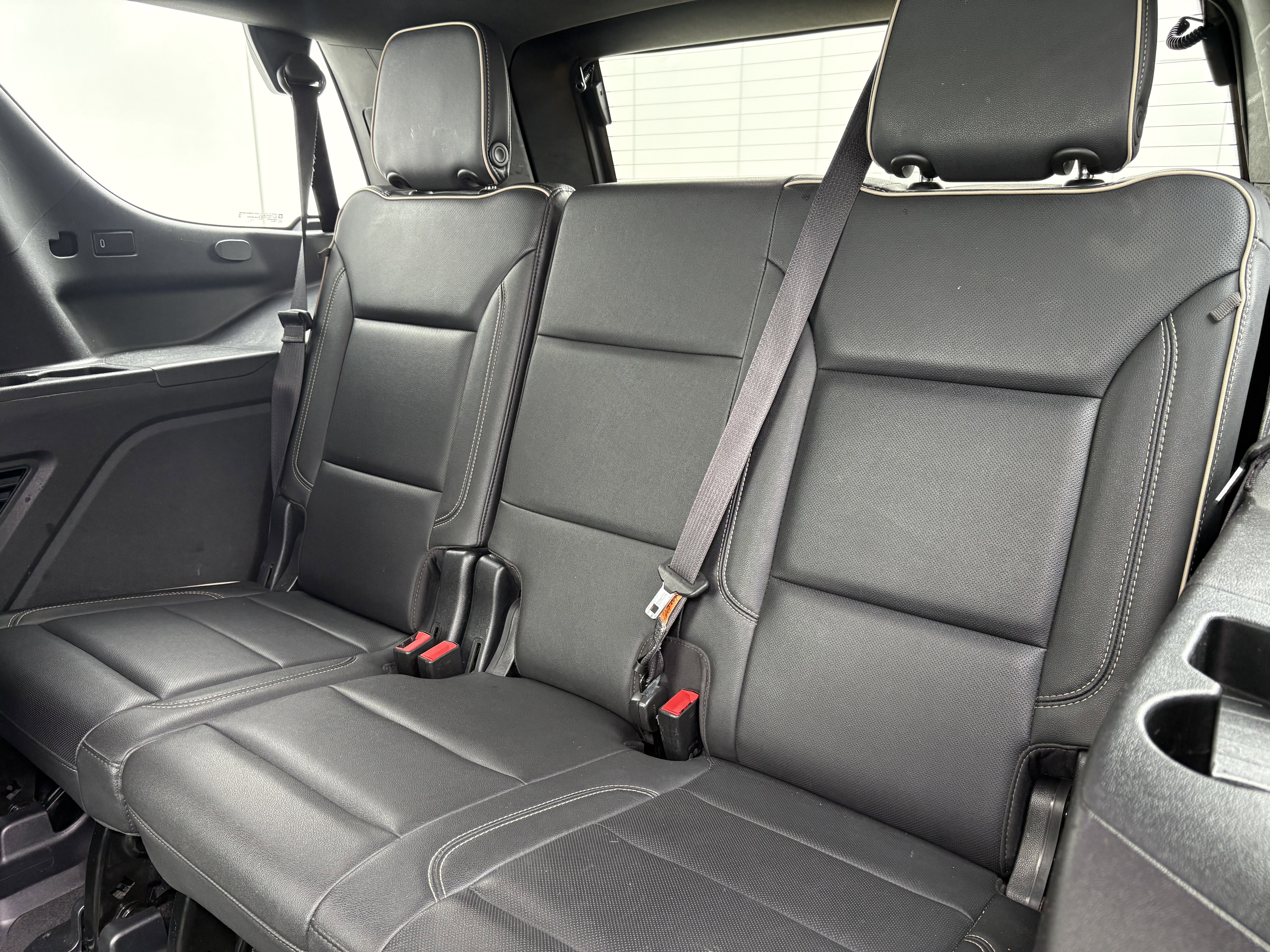 Used 2021 Chevrolet Tahoe Premier w/ Premium Package AWD/4WD image 14