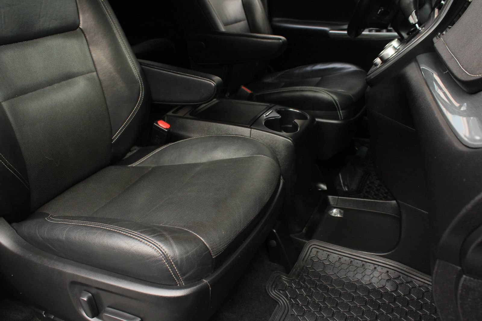 Used 2015 Toyota Sienna SE FWD image 27