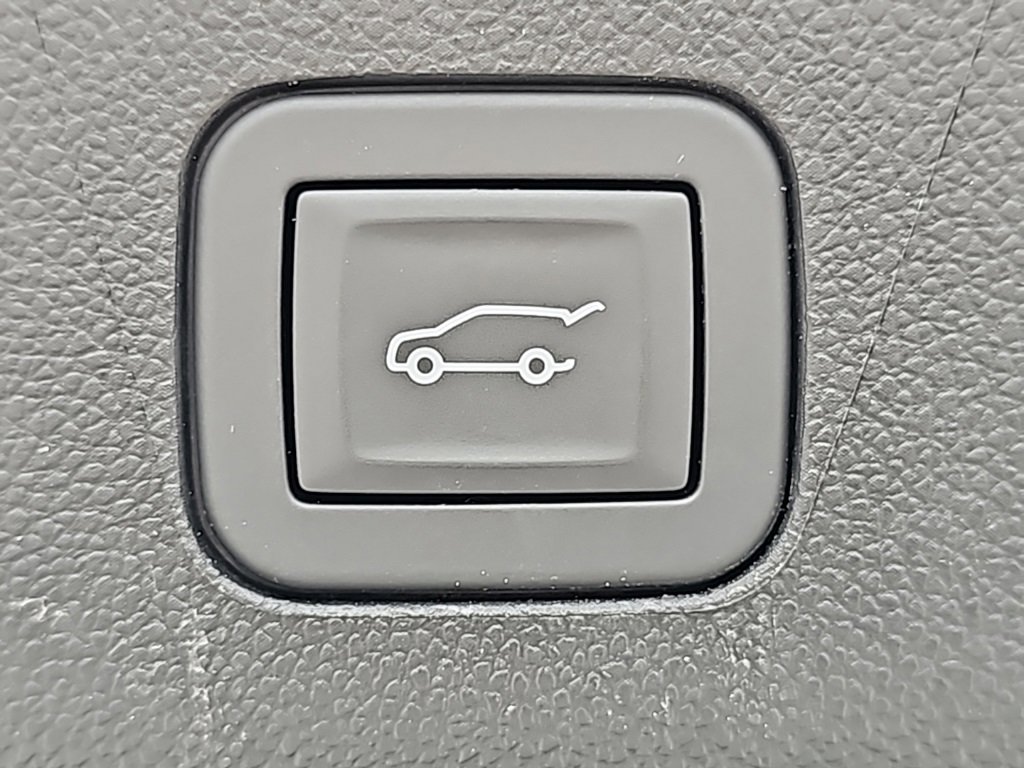 Used 2025 GMC Yukon XL Denali image 9