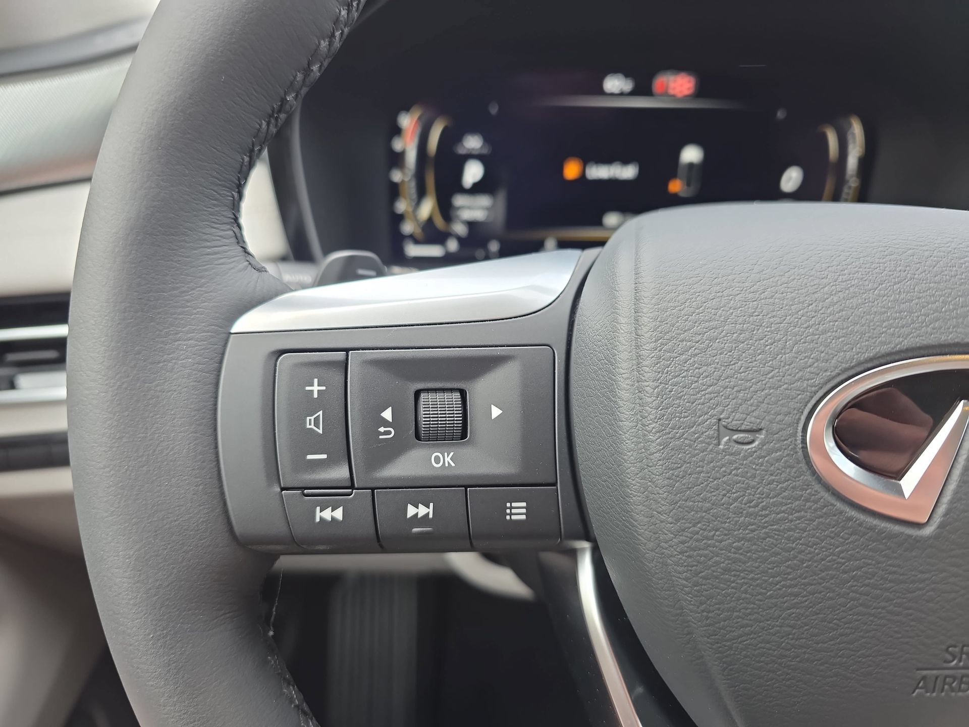 New 2027 INFINITI QX60 Luxe w/ Cargo Package AWD/4WD image 17