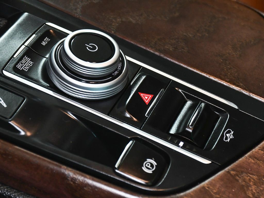 Used 2021 Maserati Levante image 39