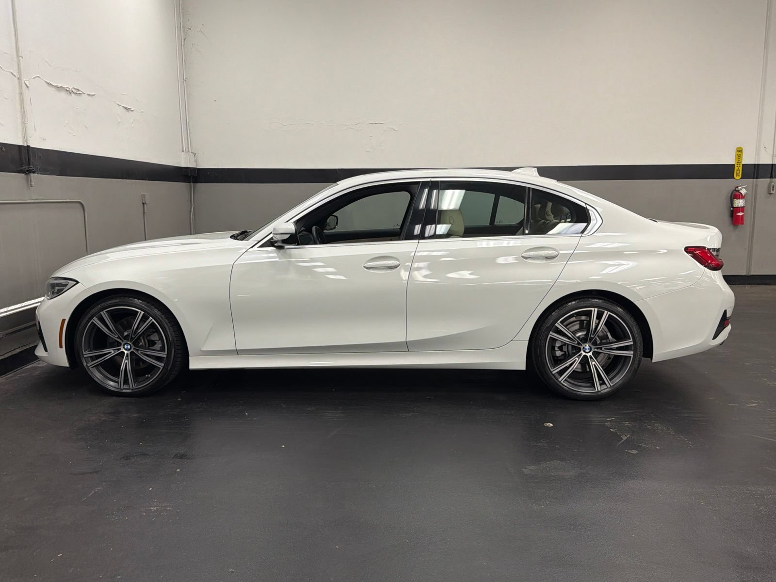 Used 2021 BMW 330i Sedan w/ Convenience Package RWD image 10