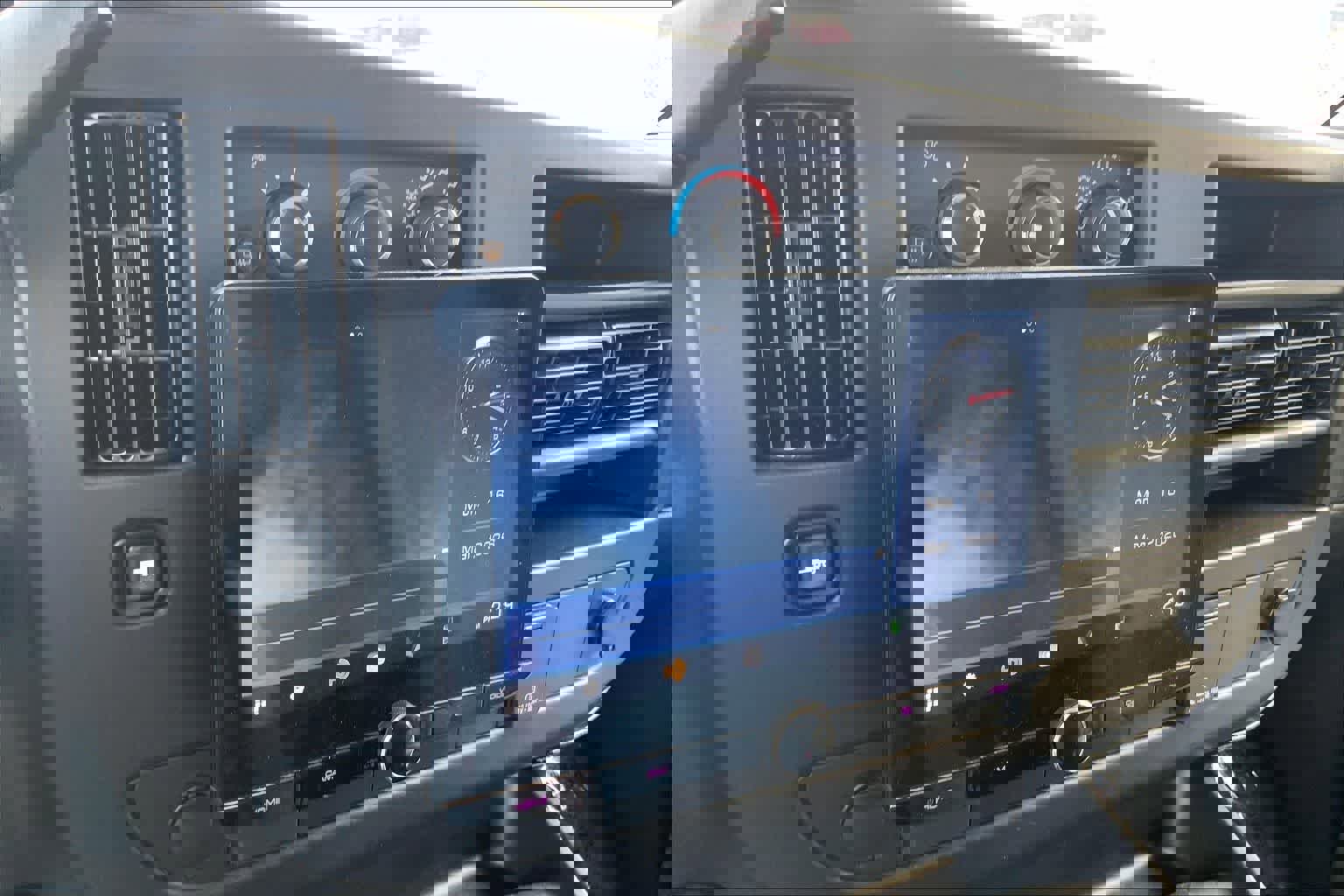 Used 2019 Chevrolet Express 3500 LT w/ LT Preferred Equipment Group image 16