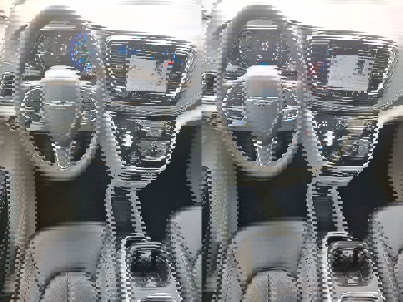 Used 2024 Chrysler Pacifica Select image 27