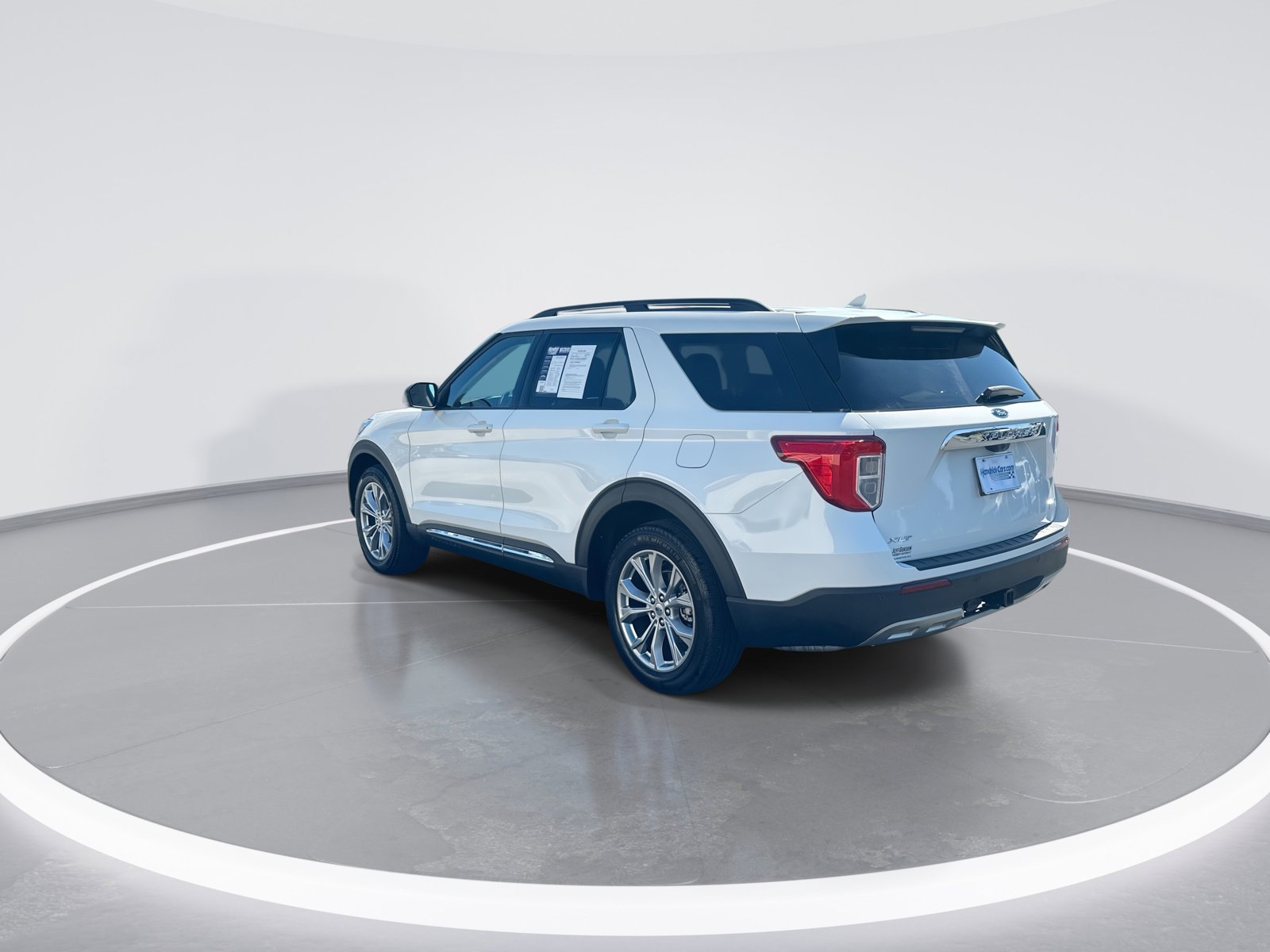 Used 2024 Ford Explorer XLT w/ Equipment Group 202A AWD/4WD image 7