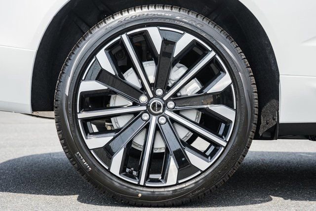 Used 2026 Volvo XC60 B5 Ultra w/ Protection Package Premier image 16