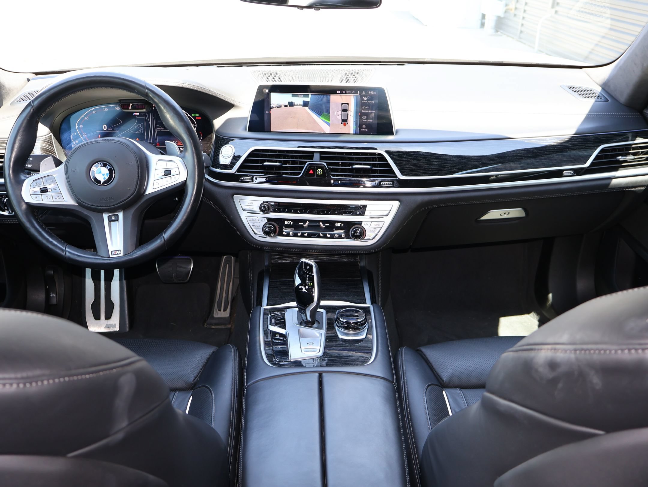 Used 2022 BMW 750i xDrive w/ Autobahn Package AWD/4WD image 25