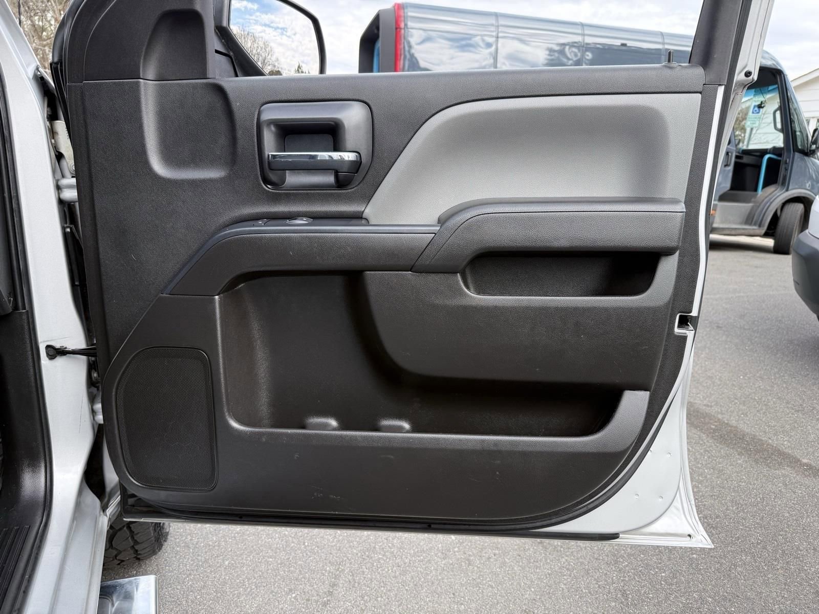 Used 2018 Chevrolet Silverado 1500 Custom w/ Custom Convenience Package RWD image 21
