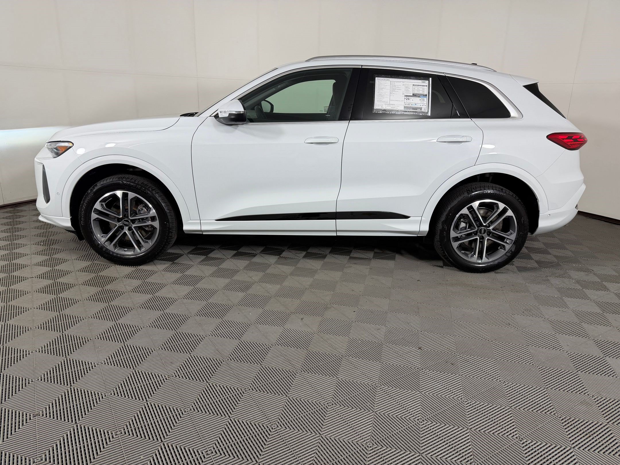 New 2026 Audi Q5 Premium AWD/4WD image 2