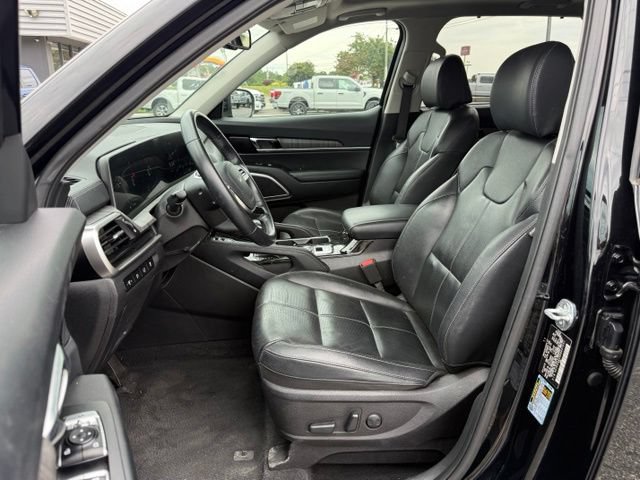 Used 2024 Kia Telluride EX w/ EX Captain's Chair Package FWD image 18