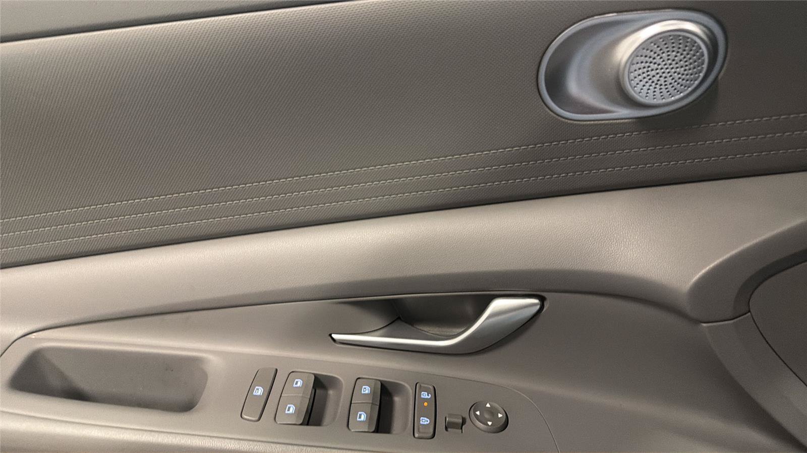 Certified 2024 Hyundai Elantra SEL FWD image 23