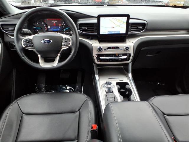 Certified 2022 Ford Explorer XLT w/ Equipment Group 202A image 5