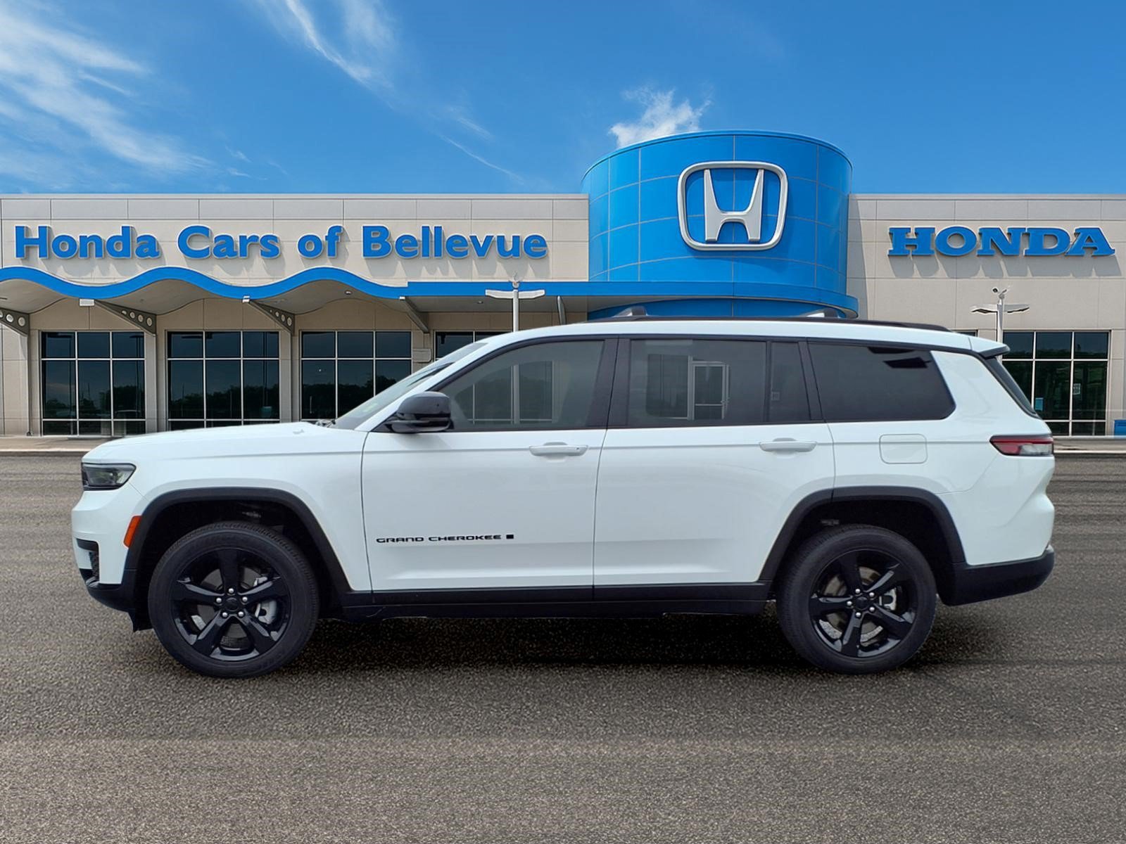 Used 2024 Jeep Grand Cherokee L Laredo AWD/4WD image 2
